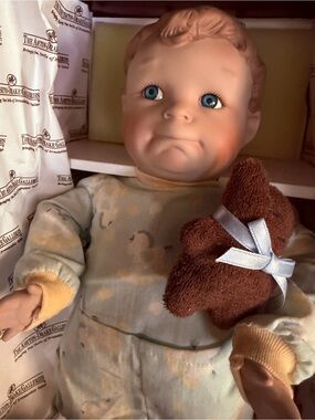 ESTATE FIND VINTAGE ASHTON DRAKE PORCELAIN JOHNNY DOLL W TEDDY BEAR ORIG BOX COA